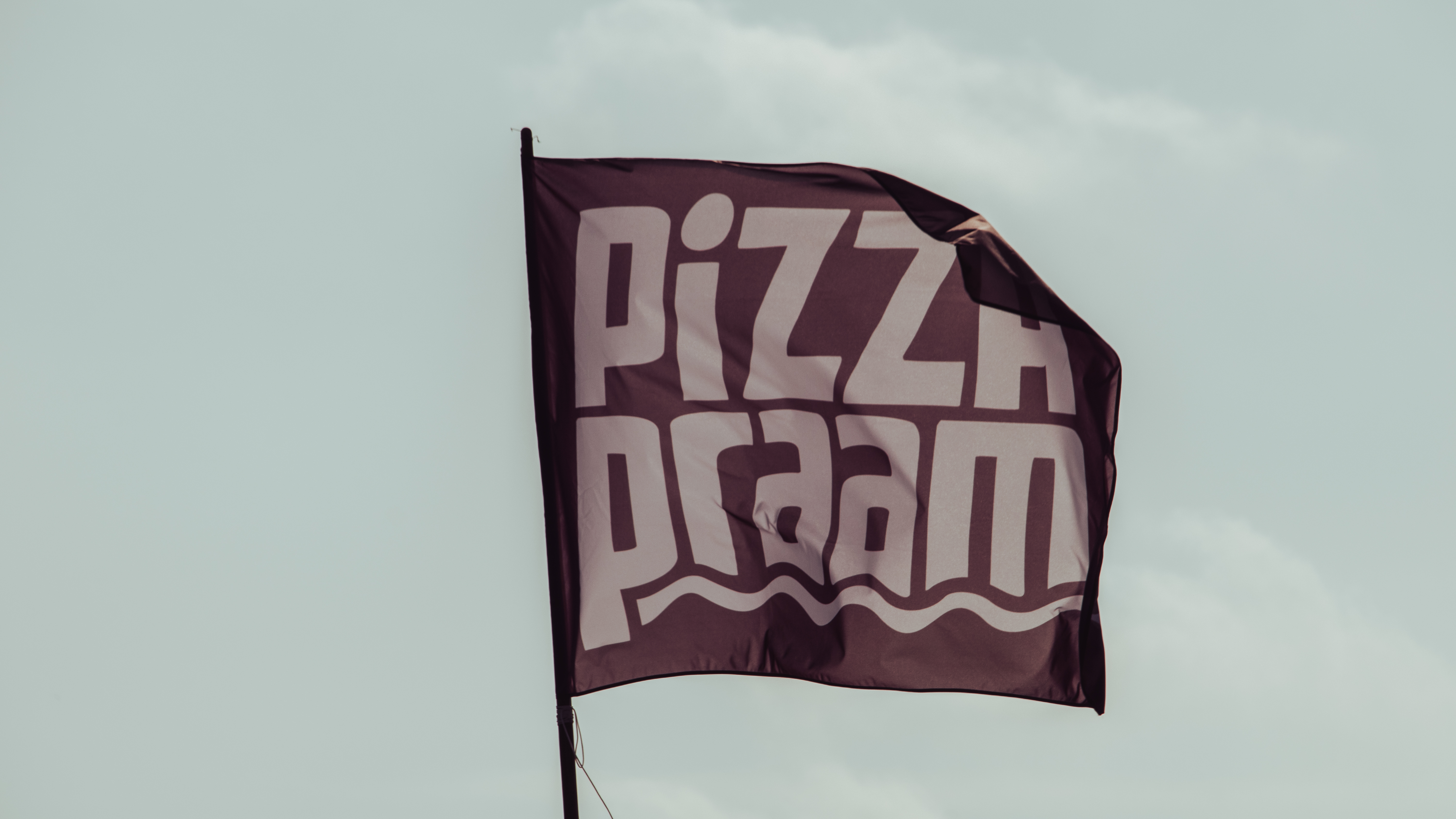 De vlag van de PizzaPraam